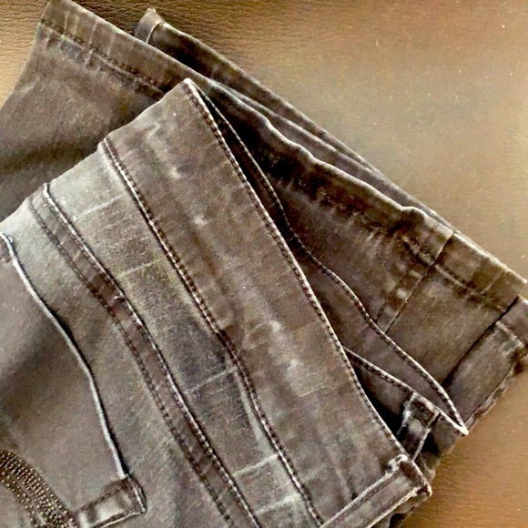 Illegal Jeans 💜 - Picture 7 of 13